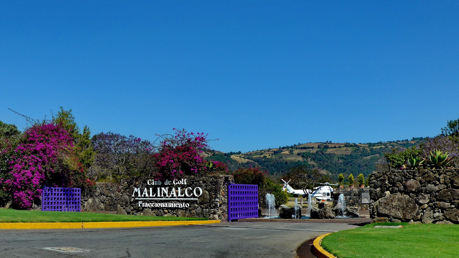 Fancy golf court with helicopter few kilometers north of Malinalco